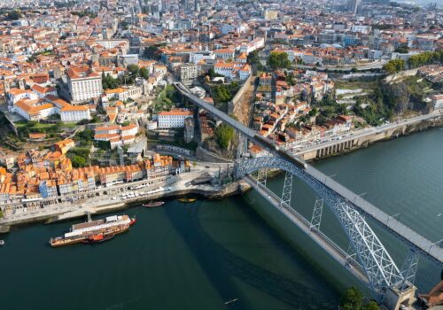 aerian-viw-oporto-portugal-europa_268835-3489[1]