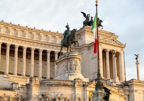 monumento-victor-emmanuel-ii-roma-al-atardecer-italia_1268-20470[1]