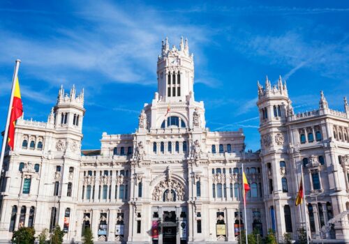 palacio-cibeles-es-mas-destacado-edificios-plaza-cibeles-madrid-espana_268835-1305[1]