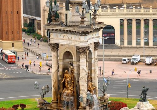 plaza-espana-monumento-fuente-barcelona-espana-cielo-nublado-trafico_1268-17998[1]